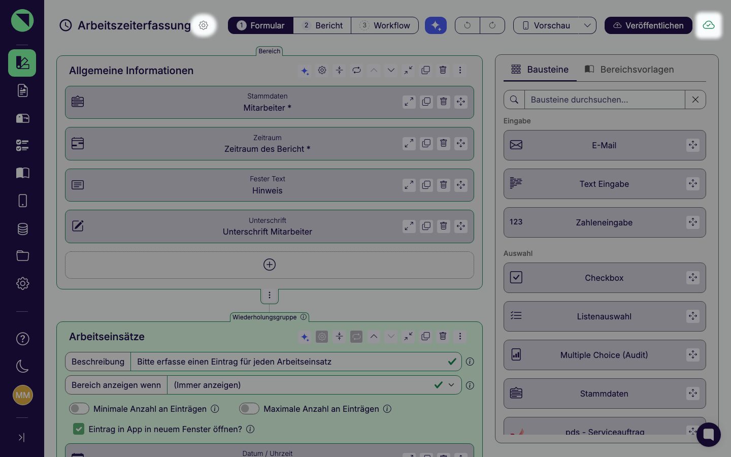Formular-Designer mit dem Formular „Arbeitszeiterfassung": Bereiche und Bausteine links, Bausteine-Palette rechts, oben die Kopfleiste mit den nummerierten Reitern Formular, Bericht und Workflow, dem Zahnrad neben dem Formularnamen und dem Wolken-Symbol ganz rechts