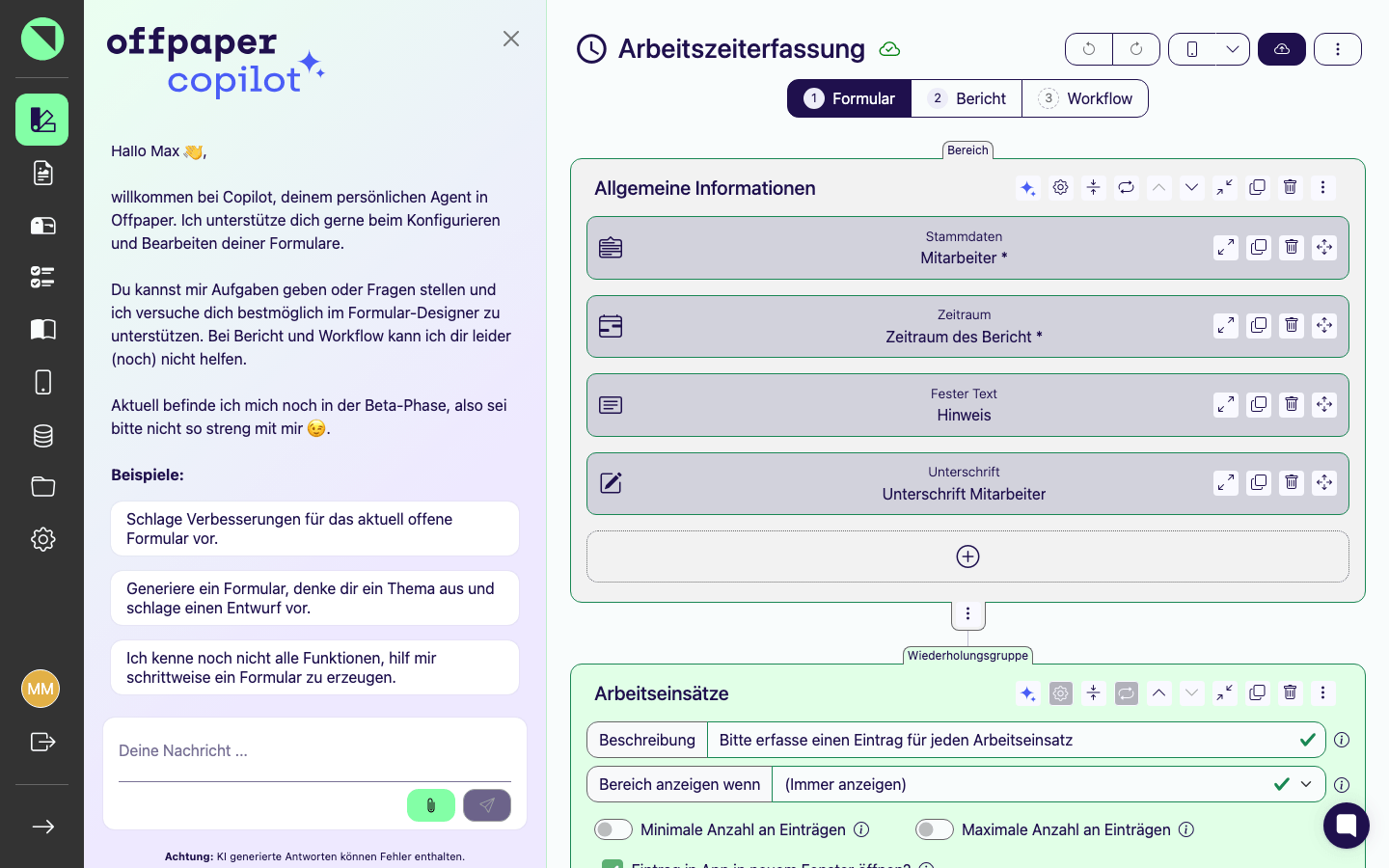 Geöffnetes Copilot-Chat-Panel links neben dem Formular „Arbeitszeiterfassung" mit Begrüßungstext, Beispiel-Anfragen und dem Eingabefeld „Deine Nachricht …"
