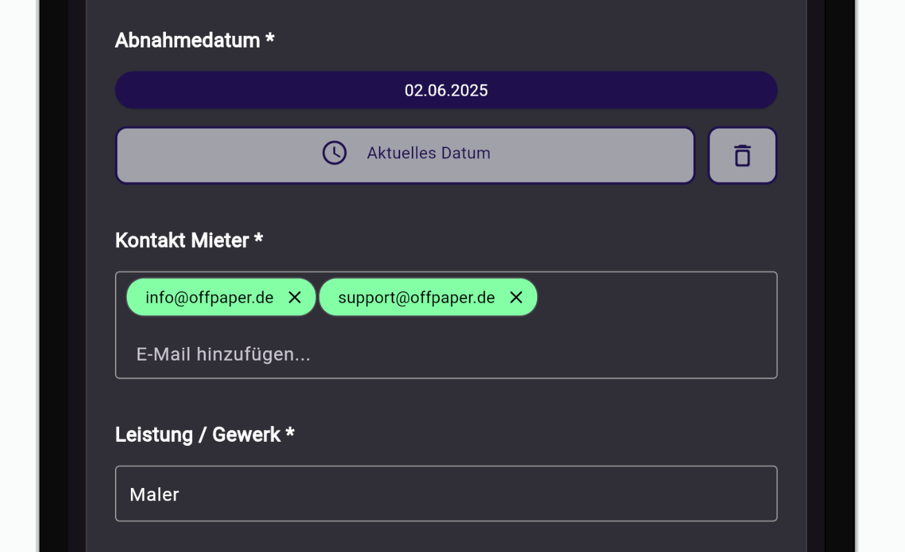 Feld Kontakt Mieter in einem Formular in der App mit zwei grün hinterlegten E-Mail-Adressen als Chips und dem Eingabefeld E-Mail hinzufügen darunter