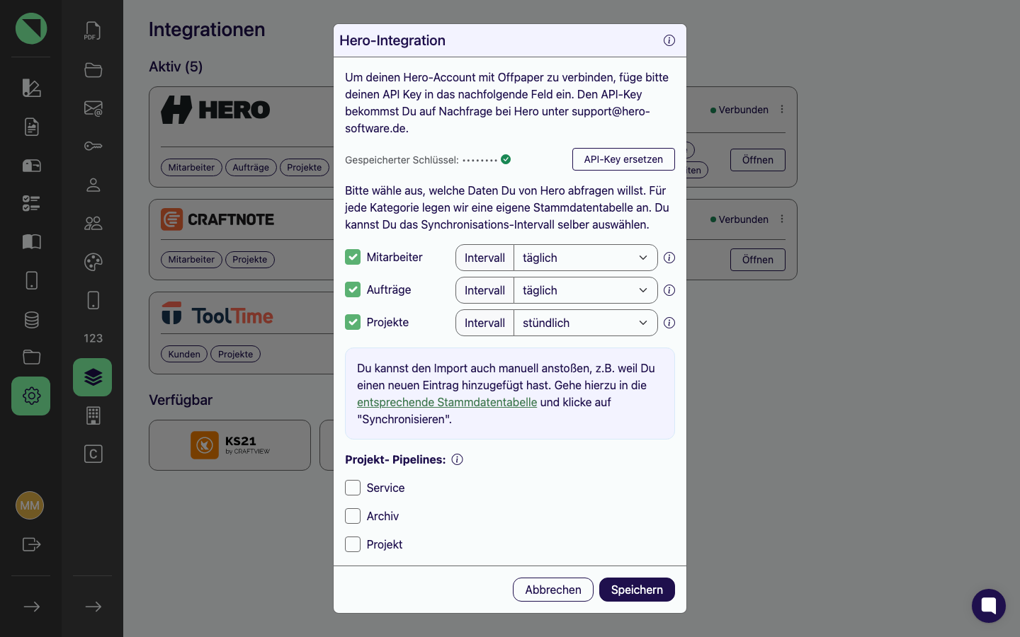 Verbindungs-Modal der Hero-Integration mit der maskierten Zeile Gespeicherter Schlüssel, dem Button API-Key ersetzen, den Sync-Kategorien Mitarbeiter, Aufträge und Projekte samt Intervallen sowie der Pipeline-Auswahl