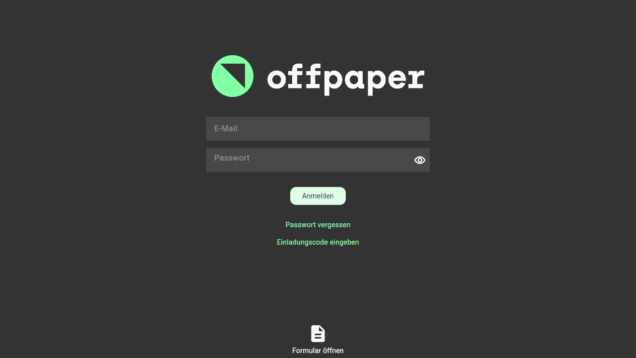 Login-Bildschirm mit den Feldern E-Mail und Passwort, dem Button Anmelden sowie den Links Passwort vergessen und Einladungscode eingeben