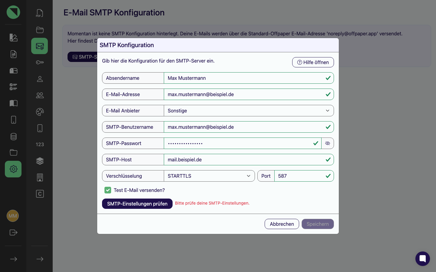 Vollständig ausgefülltes Modal „SMTP Konfiguration" für den Anbieter „Sonstige" (Benutzername/Passwort-Variante) mit SMTP-Host, Verschlüsselung und Port, dem noch ausstehenden Pflicht-Verbindungstest und dem bis dahin gesperrten Speichern-Button