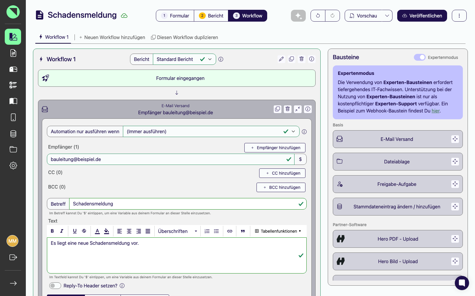 Bausteine-Palette mit aktiviertem Expertenmodus, Infokasten und den zusätzlich sichtbaren Webhook-Bausteinen Daten-Webhook und Datei-Webhook