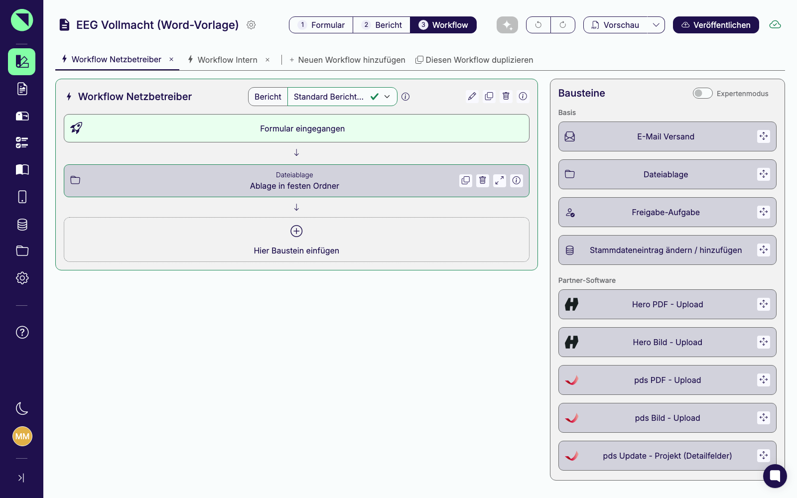 Formular EEG Vollmacht mit zwei unabhängigen Workflows in der Leiste: der geöffnete "Workflow Netzbetreiber" (Bericht "Standard Bericht", Baustein Dateiablage) und daneben der Reiter "Workflow Intern", rechts die Bausteine-Palette